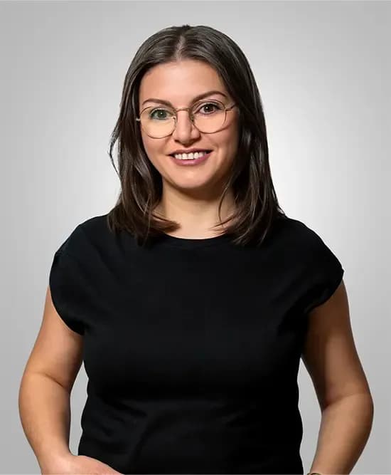 Porträt von Somy, Projektmanagerin und HR-Verantwortliche bei Visual Conversion