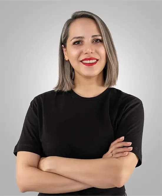 Porträt von Maly, Senior Creative-Designerin und Verpackungsdesignerin bei Visual Conversion