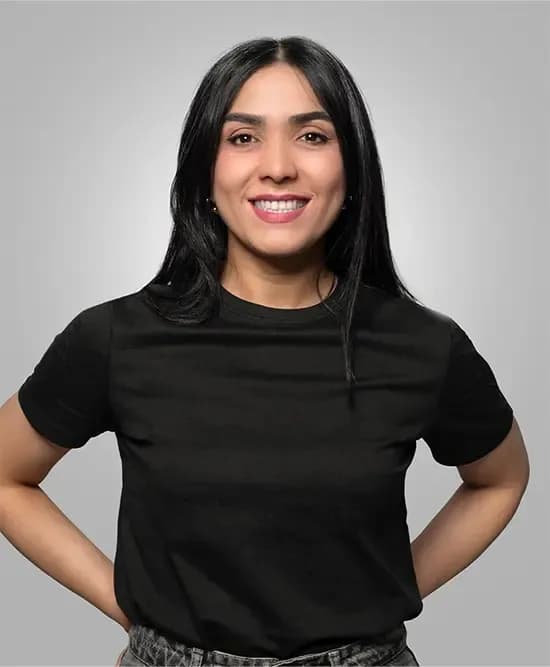Porträt von Giselle, Creative-Designerin und Mediengestalterin bei Visual Conversion